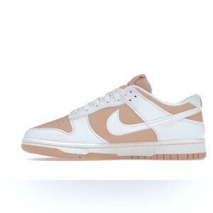 Women Nike dunk brand new worn one time. Original box